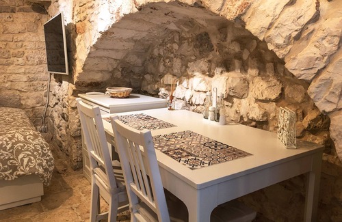 Conversano Appartement | Original dwelling totally made of stone and finely renovated. Pearl.