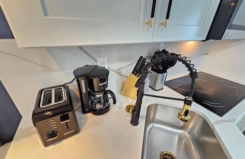 Lawsona - Fern Creek Maison | Orlando Tiny Home near KIA center w Free Parking