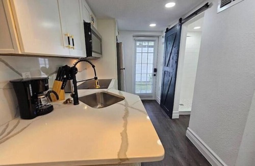 Lawsona - Fern Creek Maison | Orlando Tiny Home near KIA center w Free Parking