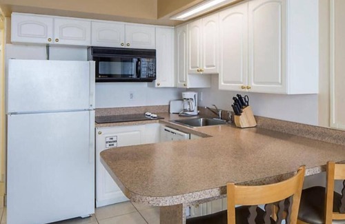 Volusia County Station Balnéaire | Ormond Beach beachfront studio with view of the Atlantic Ocean.