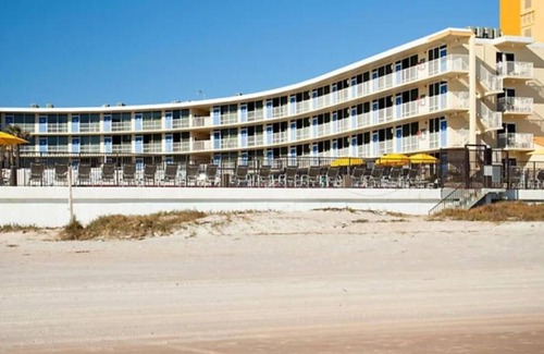 Volusia County Station Balnéaire | Ormond Beach beachfront studio with view of the Atlantic Ocean.