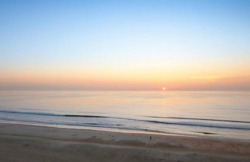 Volusia County Station Balnéaire | Ormond Beach beachfront studio with view of the Atlantic Ocean.