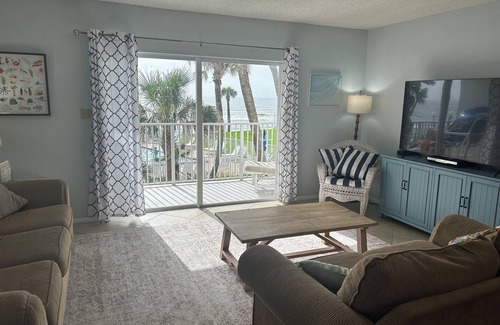 Glenwood Copropriété | Wonderful second-floor, ocean-front two-bedroom condo. Great beach and pool!