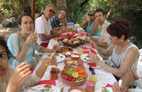 Yuval Lit Et Petit-Déjeuner | Orna's Corner