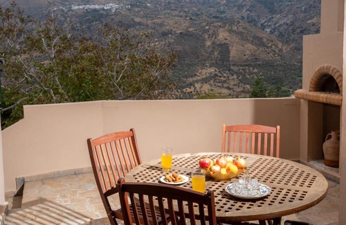 Orne Maison | Ornus Traditional House