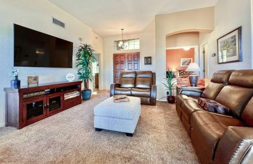 El Conquistador Maison | Oro Valley Getaway with Patio, BBQ and Mountain Views!