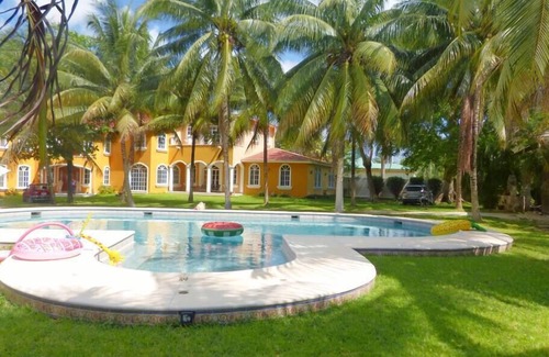 Alfredo V. Bonfil Maison | Orquideas Relaxed Villa at Villa Flores