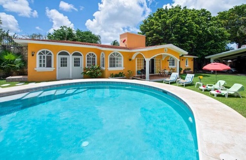 Alfredo V. Bonfil Maison | Orquideas Relaxed Villa at Villa Flores