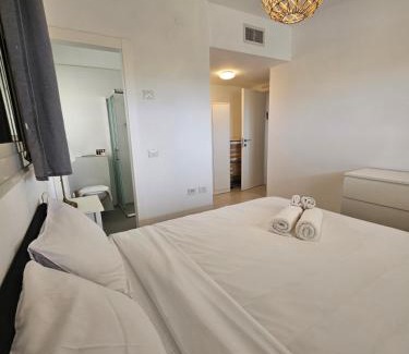 Acre Appartement | OrYam - Boutique Sea View Apt. 2BD Up to 10 Guests