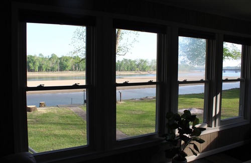 Tebbetts Maison | Osage River Get-Away, kayaks included! Relaxing with a beautiful view