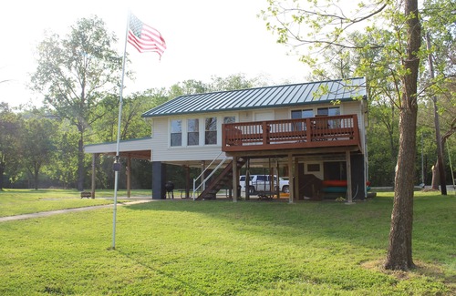 Tebbetts Maison | Osage River Get-Away, kayaks included! Relaxing with a beautiful view