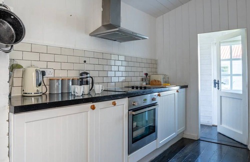 Maldon Appartement | Laurels Cottage / 3-bed home on Osea Island, Essex