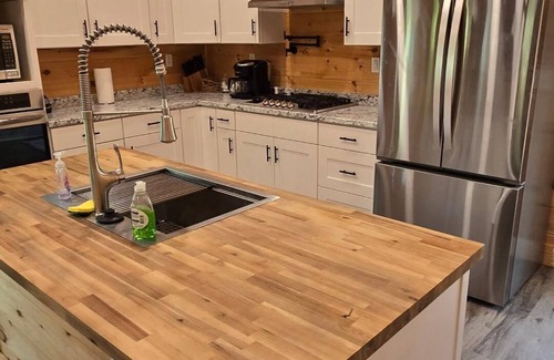 Dauphin Island Maison | Osprey's Nest - Cozy 3-bedroom house - Dog Friendly - 3 Night Min.