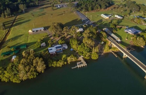Bohnock Maison | Osprey's Rest Waterfront with private jetty