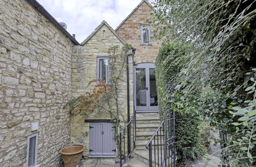 Chipping Campden Cottage | Ostlers Loft - a Cotswold cottage that sleeps 2 guests