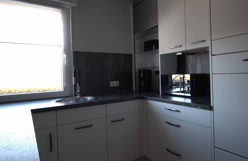 Kraksdorf Appartement | Ostsee Ferienwohnung 100qm bis 6 Pers., 1.000 qm Eingezäunter Garten