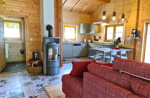 Kroepelin Appartement | Ostsee-Land-Ferienhaus - 3-room vacation home Jennie with terrace and fireplace