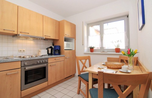 Ostseebad Kuhlungsborn Appartement | Ostseeblick - Fewo Fehmarn 22: 1-room apartment close to the beach with large balcony