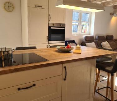 Jakobsdorf Maison | Ostseenahes Ferienhaus mit 3 Schlafzimmern und großem Naturgarten auf 6000 qm