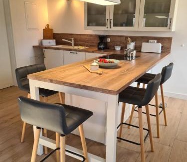 Jakobsdorf Maison | Ostseenahes Ferienhaus mit 3 Schlafzimmern und großem Naturgarten auf 6000 qm