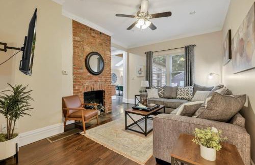 University District Maison | OSU and Short North 4 Bedroom Patio and Garage with EV