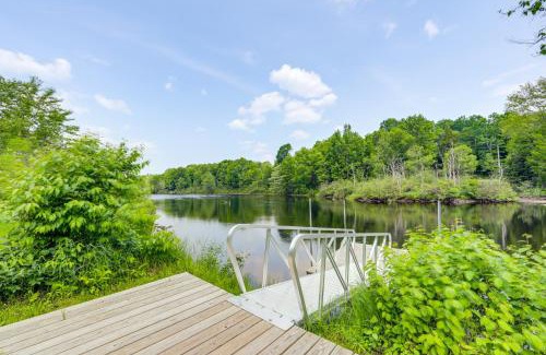 Oswegatchie Maison | Oswegatchie River Cabin with Kayaks and Fire Pit!