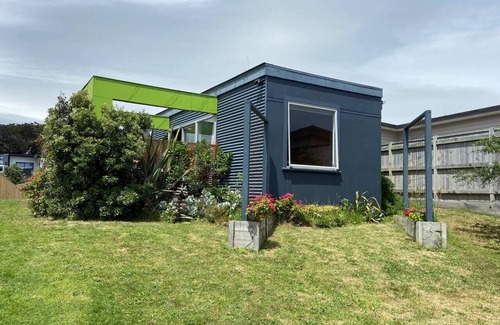 Otaki Beach Maison | Ōtaki Beach Gem - Coastal Family Getaway