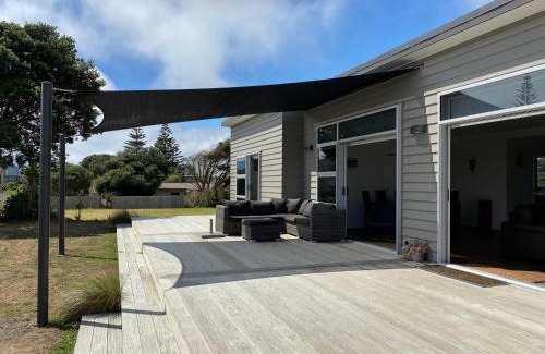 Otaki Beach Maison | Otaki Beachfront Getaway