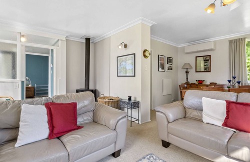 Okere Falls Maison | Otamararae Retreat - Lake Rotoiti Holiday Home