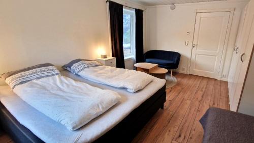 Aurland Appartement | Otnes Fjordside - Large 80m2 860sqft