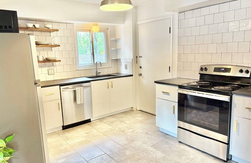 Toledo Copropriété | Ottawa Hills Hillandale House Cozy Condo in the charming village w/ WiFi, AC
