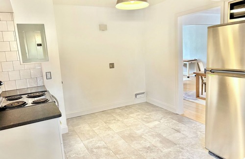 Toledo Copropriété | Ottawa Hills Hillandale House Cozy Condo in the charming village w/ WiFi, AC