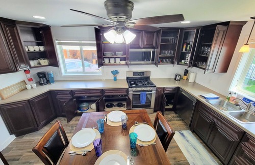 Ottawa Maison | Ottawa Oasis! Pool, Game room, Pet Friendly!