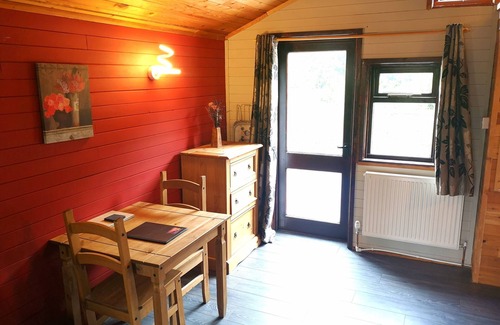 Warminster Chalet De Ski | Otter 2 HuntersMoon- Warminster-Wiltshire-Bristol
