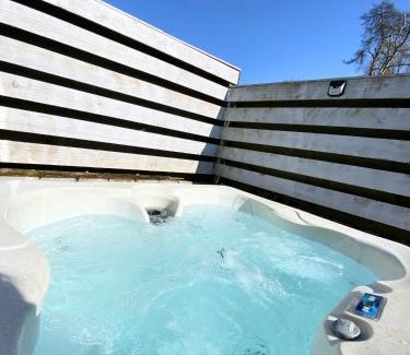 Warminster Maison | Otter 2 HuntersMoon- Warminster-Wiltshire-Bristol