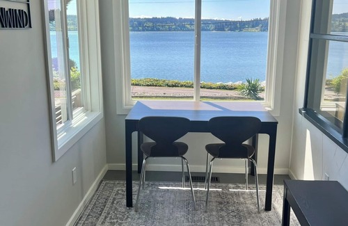Vashon Island Maison | Otter Getaway - Quartermaster Harbor Beach House.