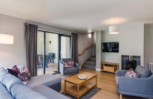 Alvie Maison | Otter Lodge