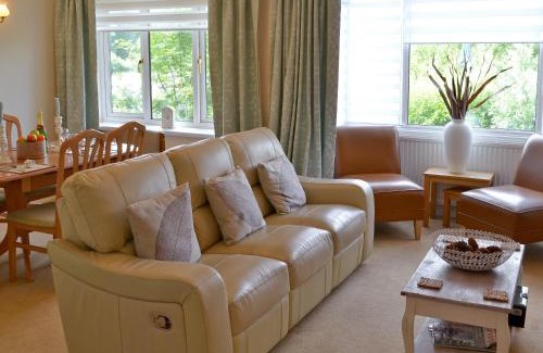 Hoveton Maison | Otters