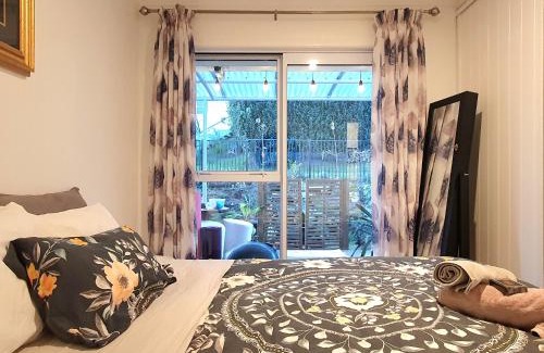 Tauranga Maison | Otumoetai Shared Family Home - Sherwood Food Forest, New Zealand