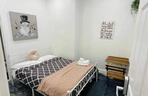 Spruce Hill Appartement | Oui on Ludlow - Entire House and Private Rooms in University City