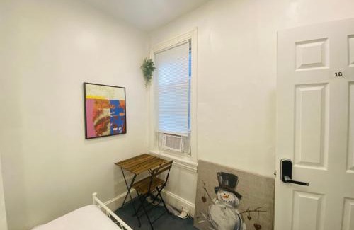 Spruce Hill Appartement | Oui on Ludlow - Entire House and Private Rooms in University City