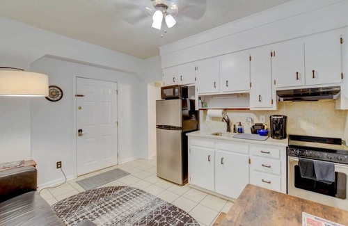 Downtown Charleston Appartement | Our condominium is located in the heart of the medical district
