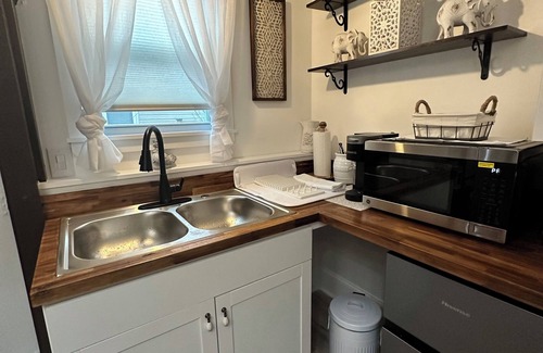 Matthews Appartement | Our studio is very well located in Matthews, just 10 minutes from Charlotte.