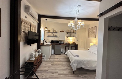 Matthews Appartement | Our studio is very well located in Matthews, just 10 minutes from Charlotte.