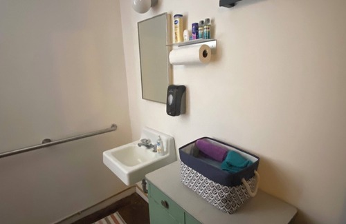 York Lit Et Petit-Déjeuner | Our unique 3 bdrm facility is open to guests when artists are not in residence.