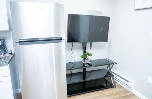 Overbrook Appartement | Ousby Luxury apartment unit 2. 1-bedroom with AC, WiFi