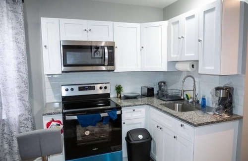 Overbrook Appartement | Ousby Luxury apartment unit 3. 1-bedroom with AC and WiFi in West Philadelphia