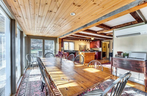 Tamworth Maison | Outdoor Fireplace & Pool Table: Tamworth Home!