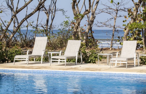 Playa Grande Villa | La vie en plein air en toute intimité à quelques pas du bord de l'eau