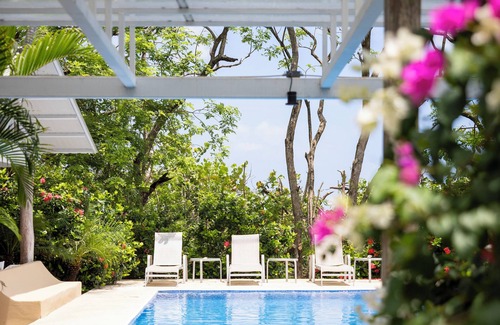 Playa Grande Villa | La vie en plein air en toute intimité à quelques pas du bord de l'eau